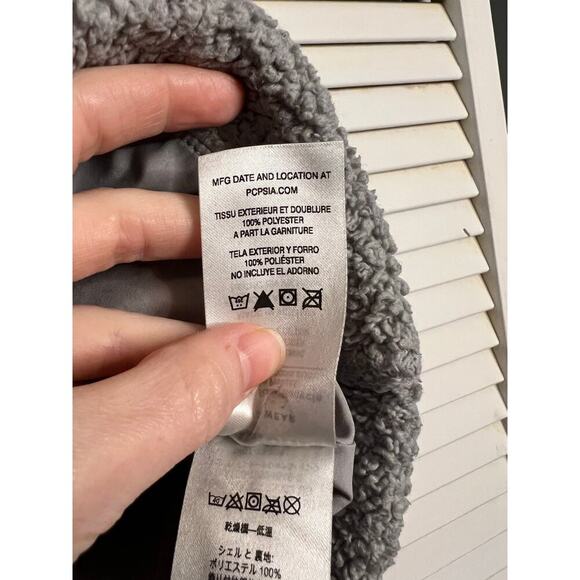 Patagonia Gray Fuzzy Sherpa Vest Size Medium - Picture 4 of 5